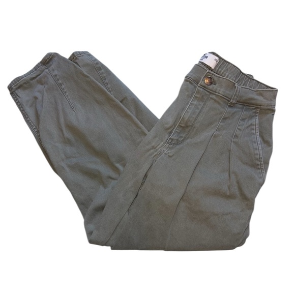 Hollister Pants - HOLLISTER GREEN HIGH WAISTED BAGGY CAPRI PANTS